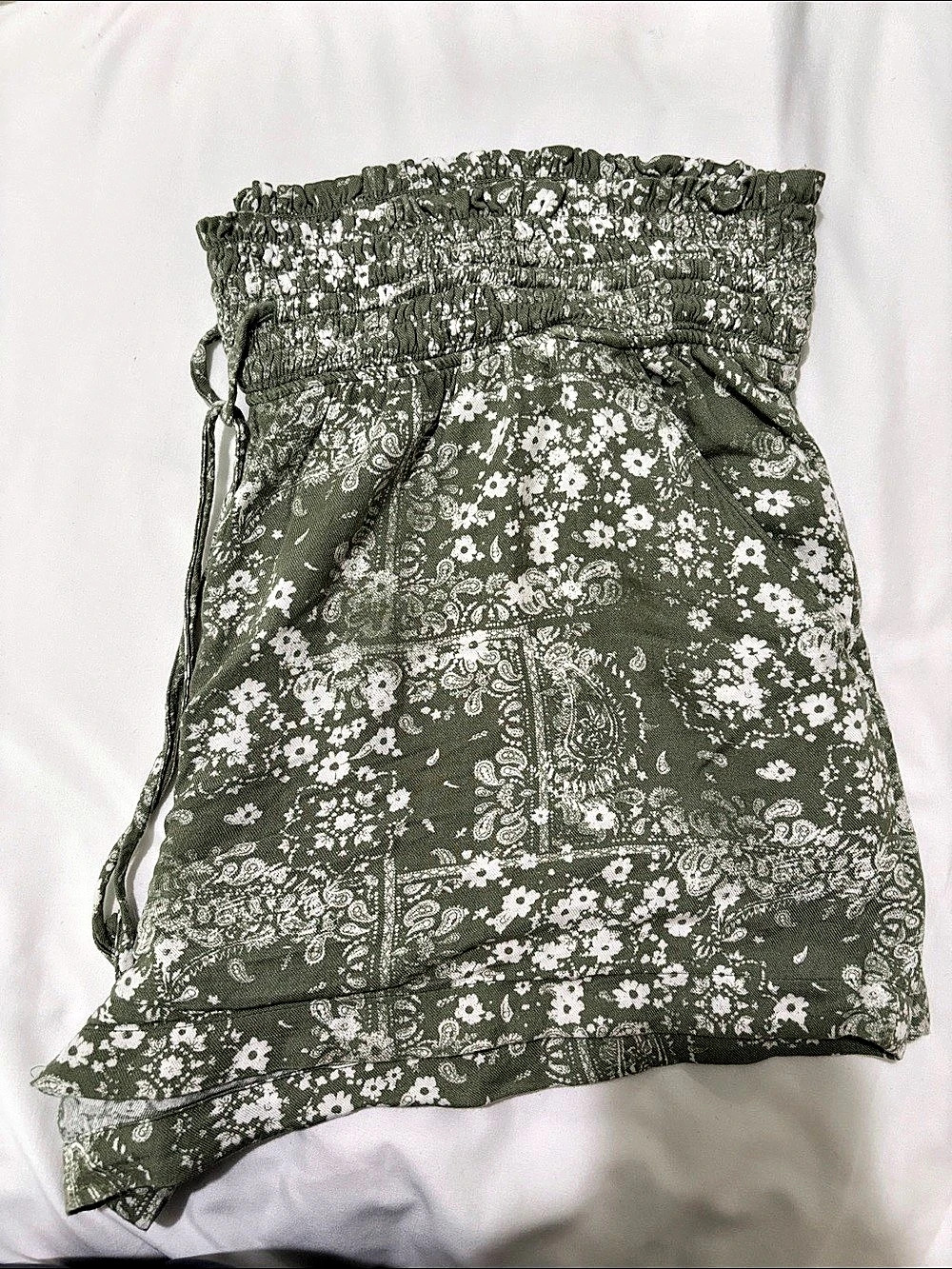 SO Floral High Waist Shorts in Green & White XL Like New